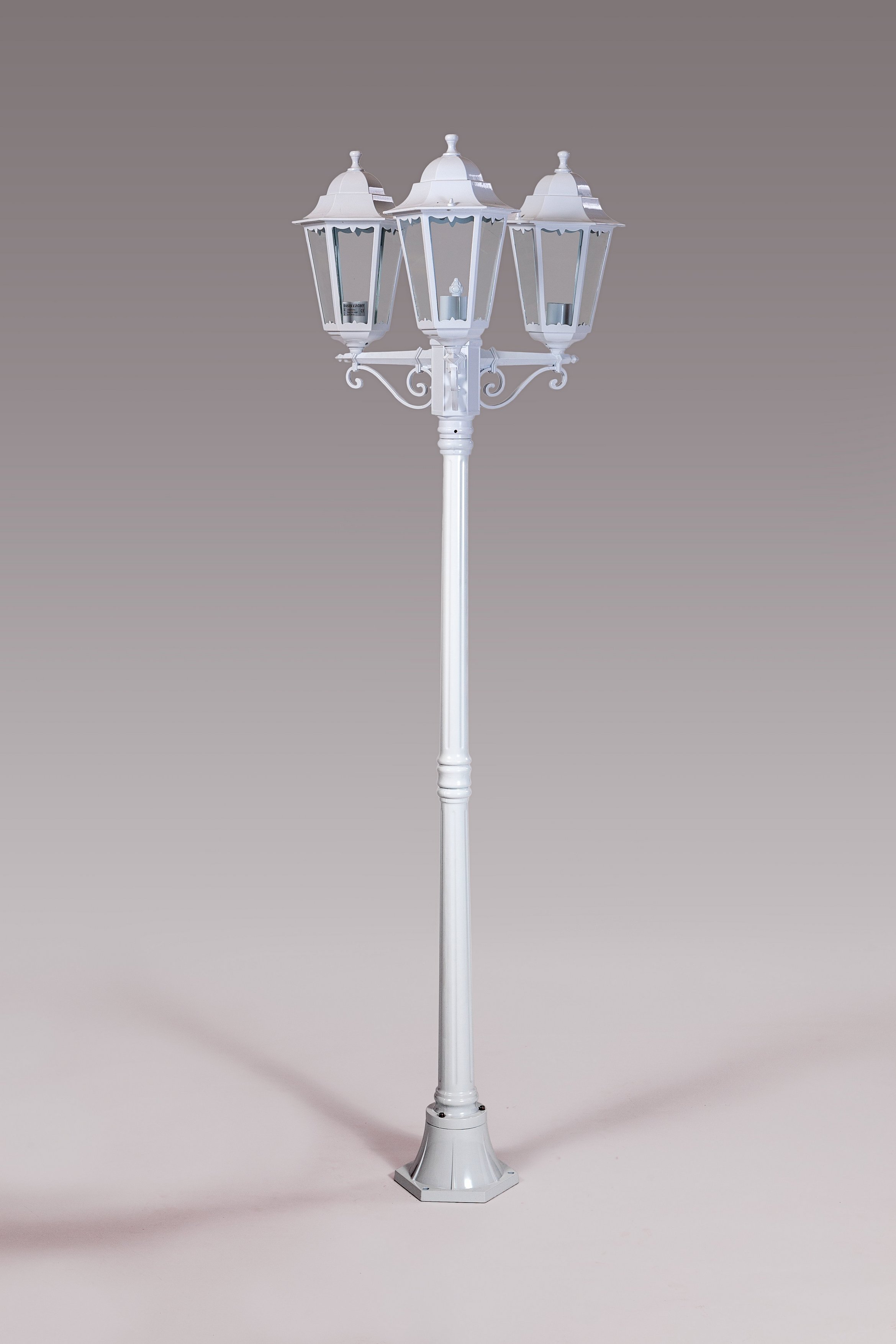 Садово-парковый светильник серии  Petersburg M белый 79808 M B w