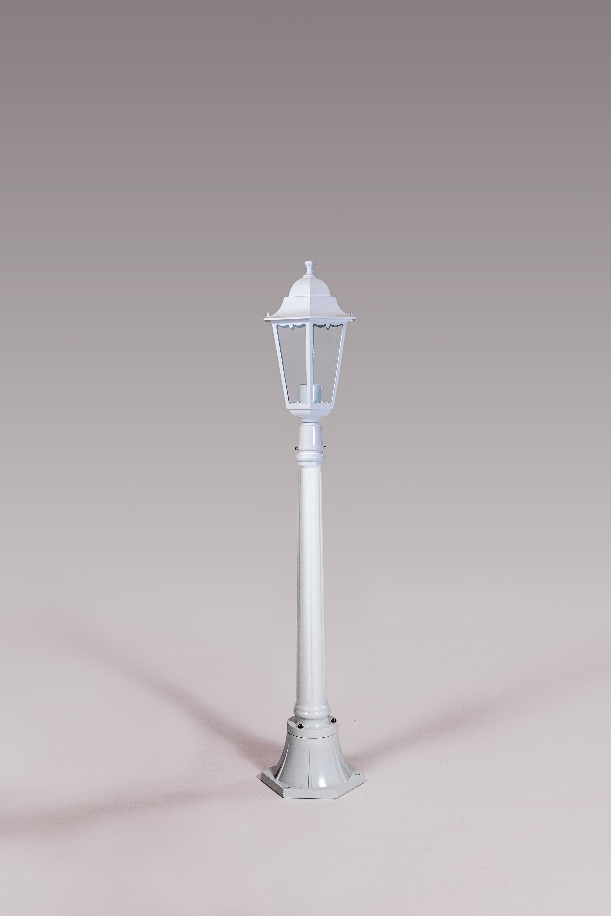 Садово-парковый светильник серии  Petersburg M белый 79807 M w