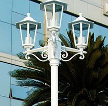 Опоры белого цвета