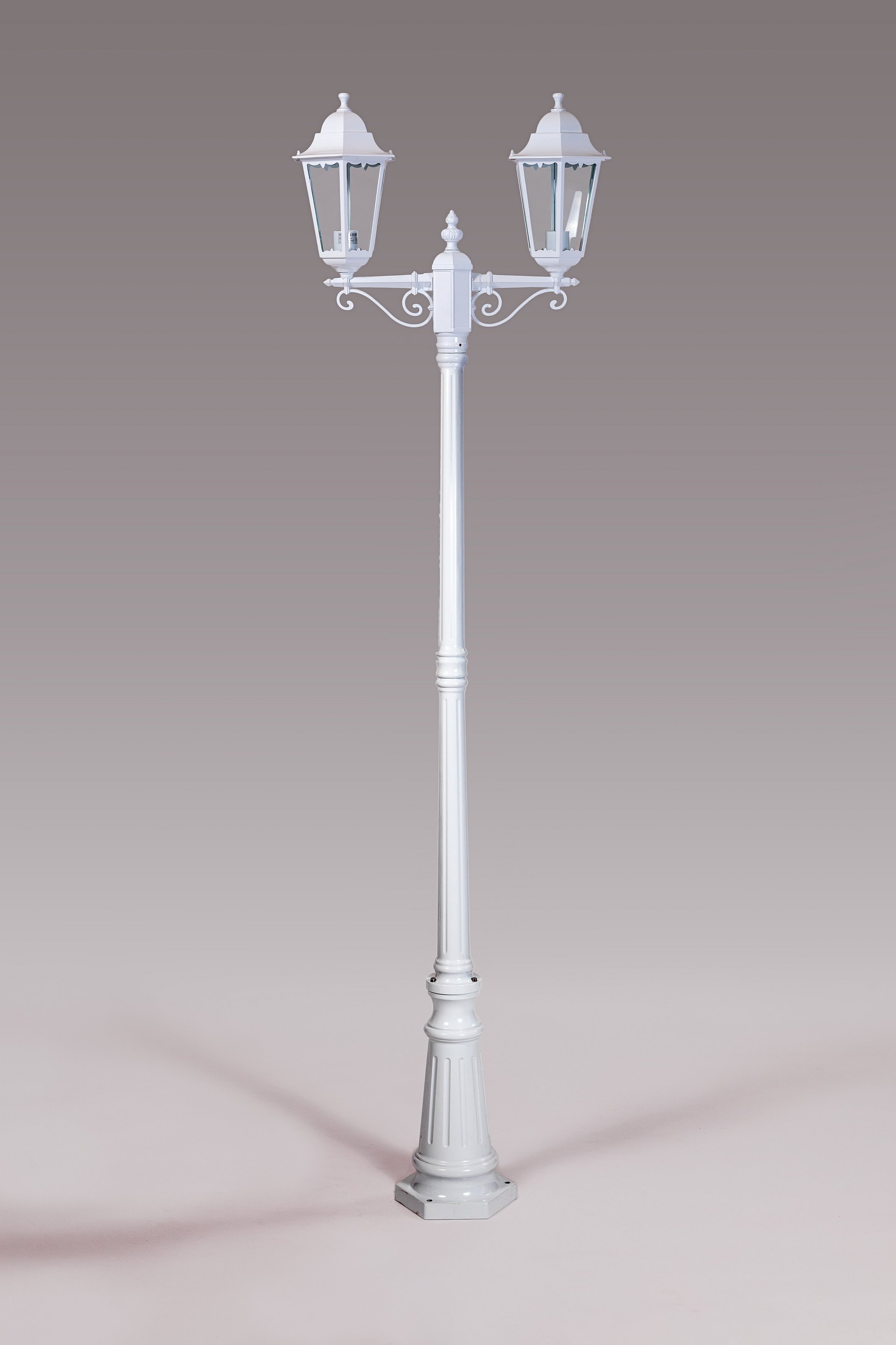 Садово-парковый светильник серии  Petersburg M белый 79809 M A w