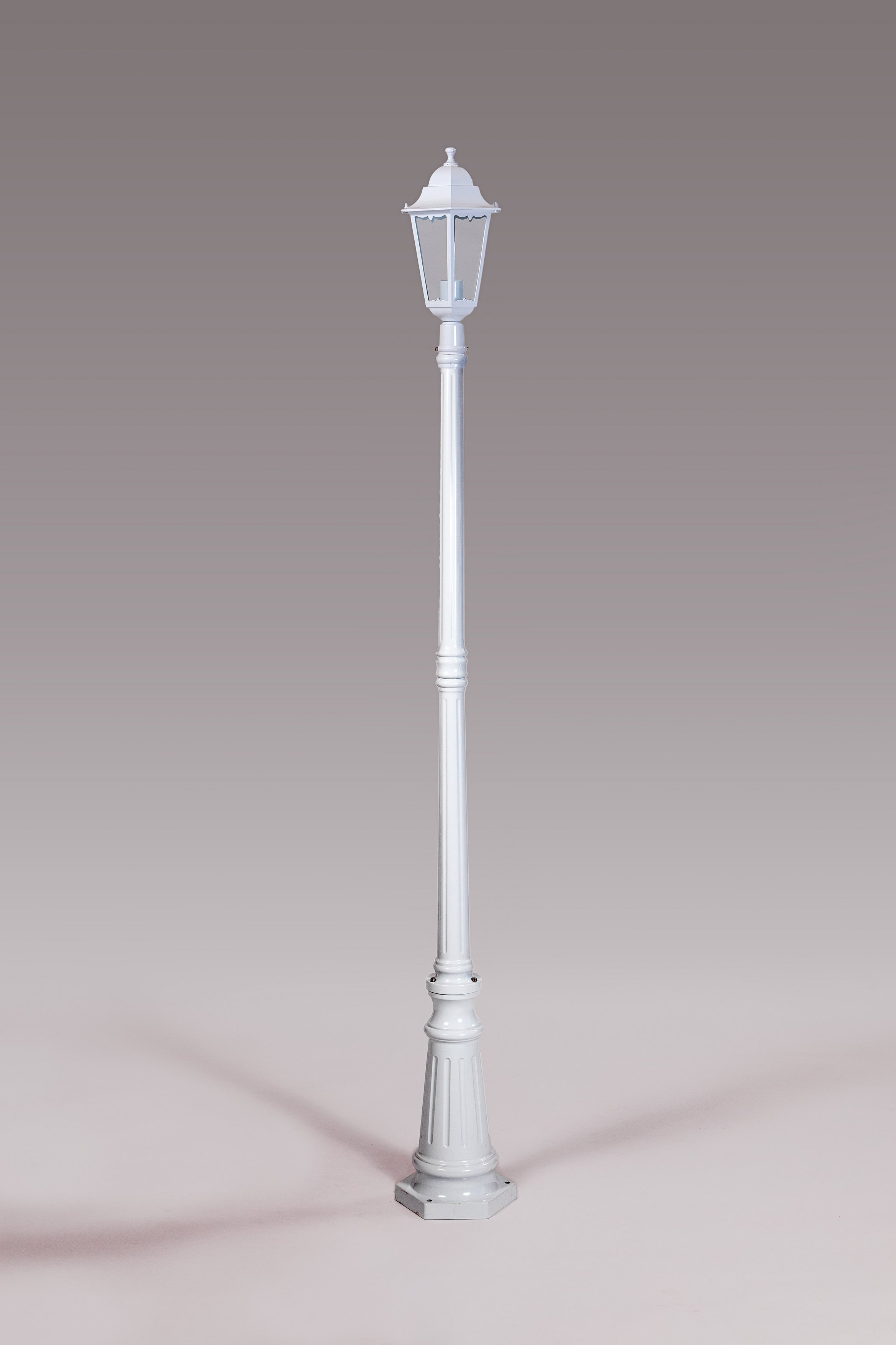 Садово-парковый светильник серии  Petersburg M белый 79809 M w