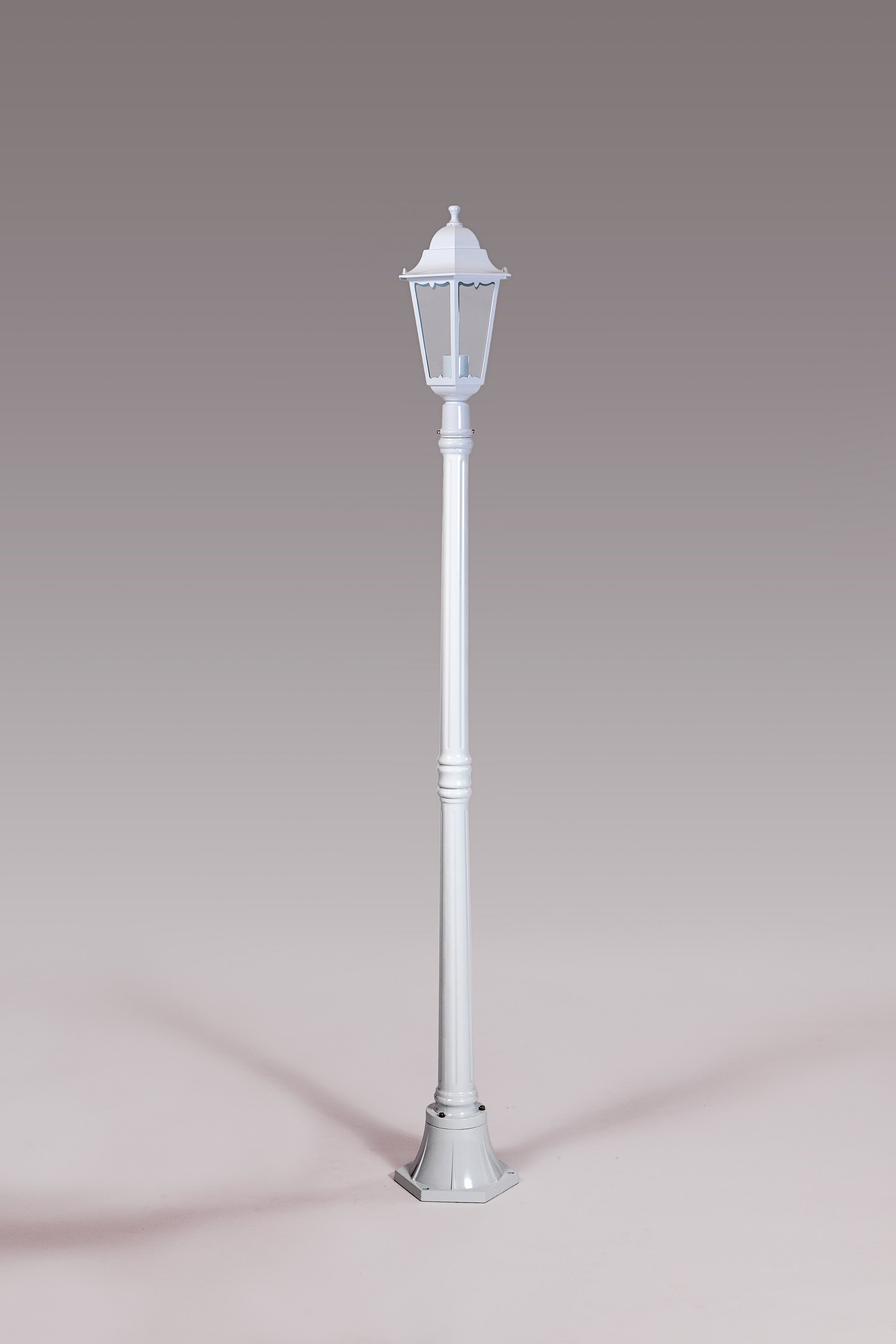 Садово-парковый светильник серии  Petersburg M белый 79808 M w