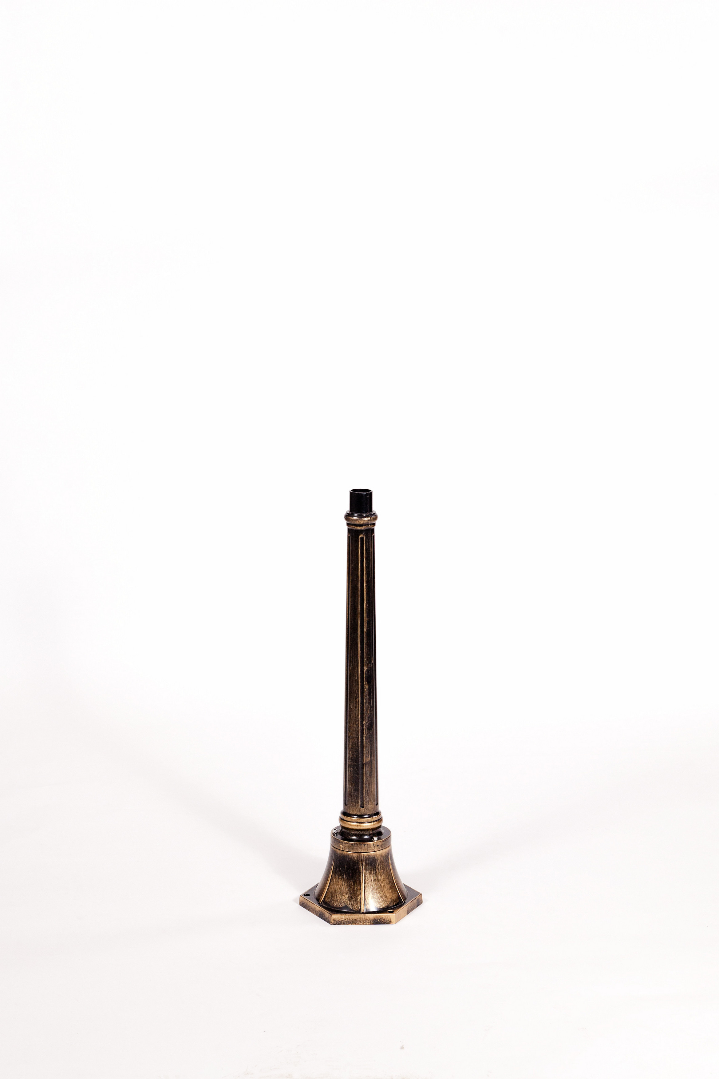 Столб с низким  основанием Type G gb