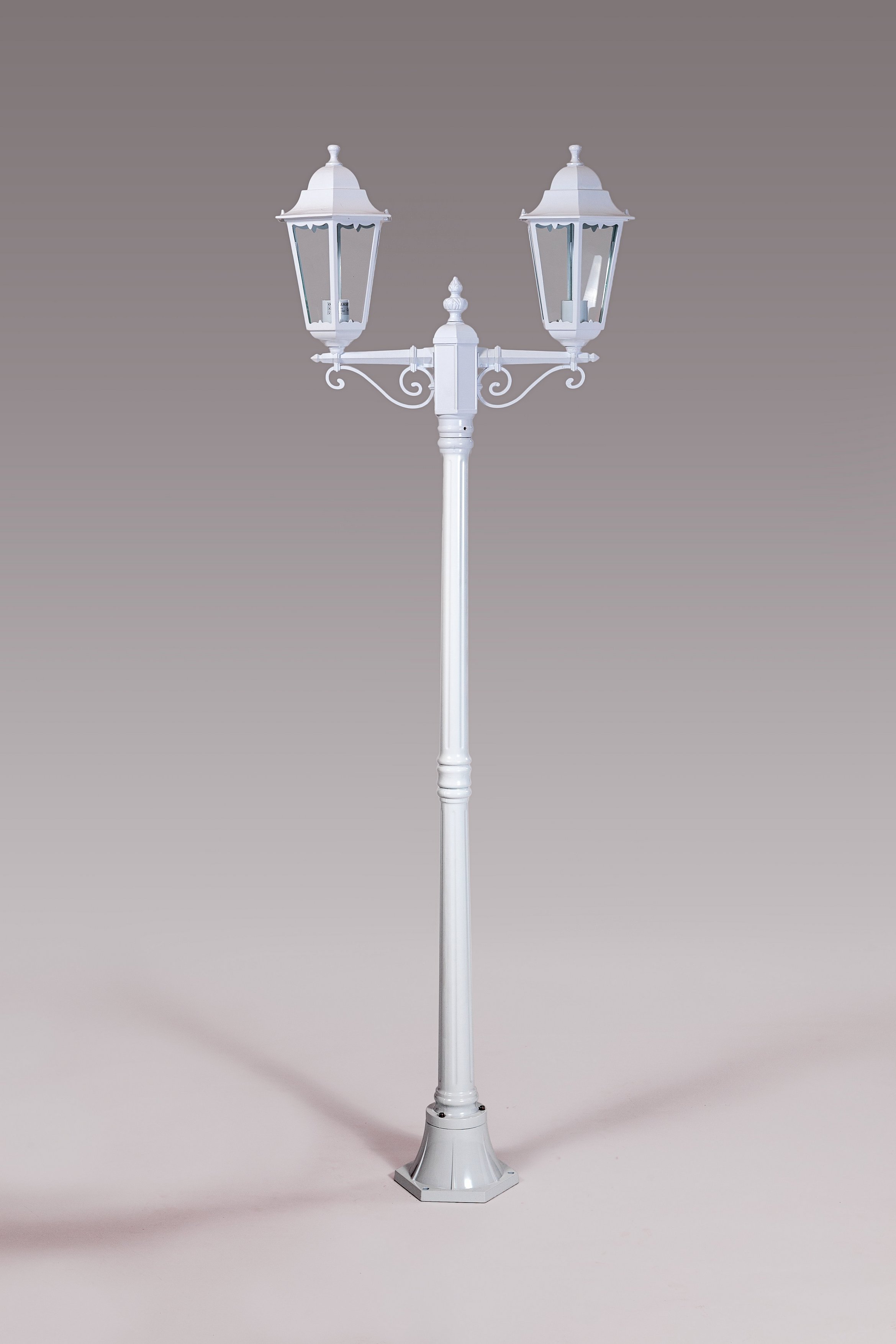 Садово-парковый светильник серии  Petersburg M белый 79808 M A w