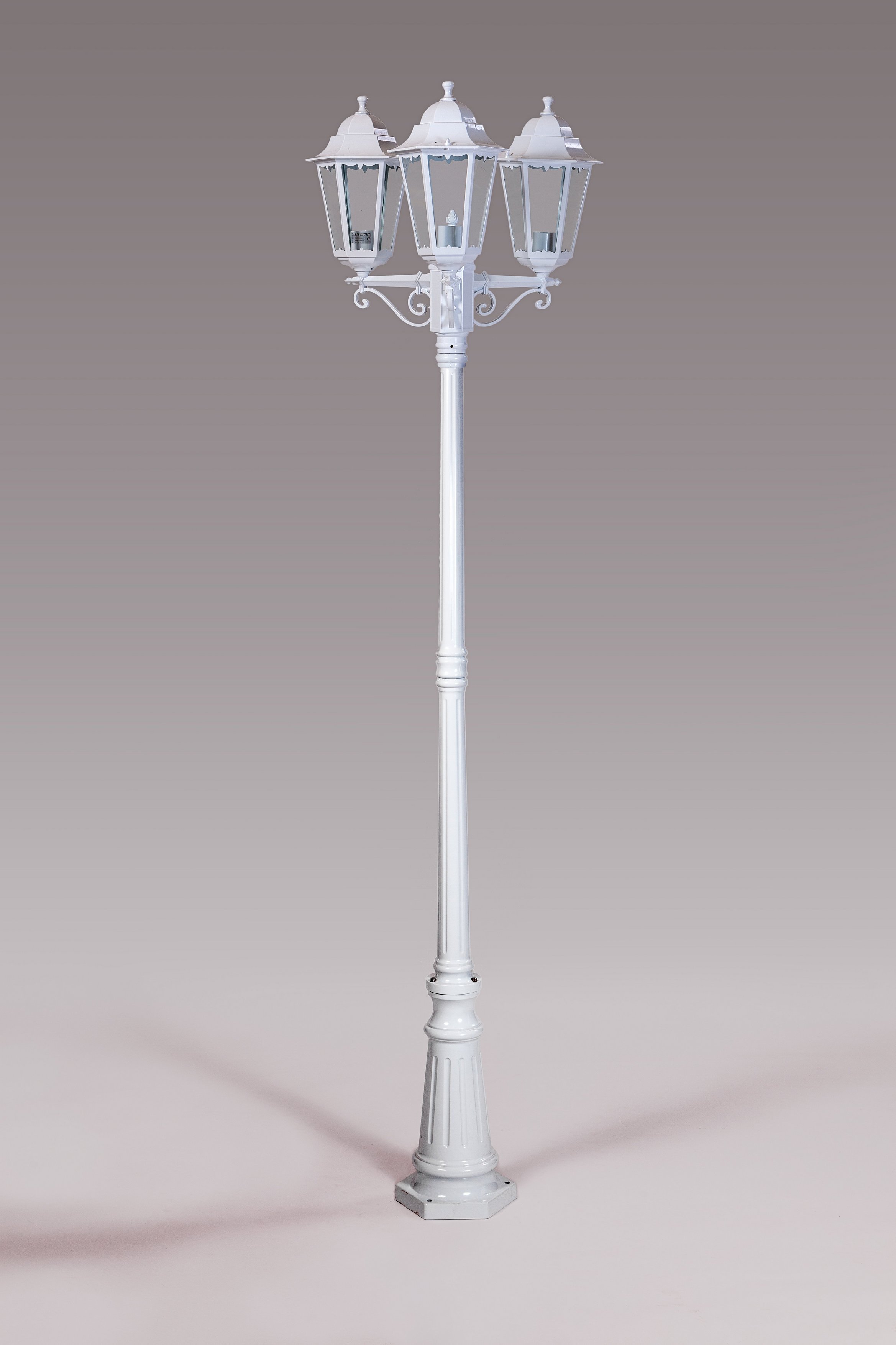 Садово-парковый светильник серии  Petersburg M белый 79809 M B w